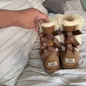 UGG Bailey mini size 8